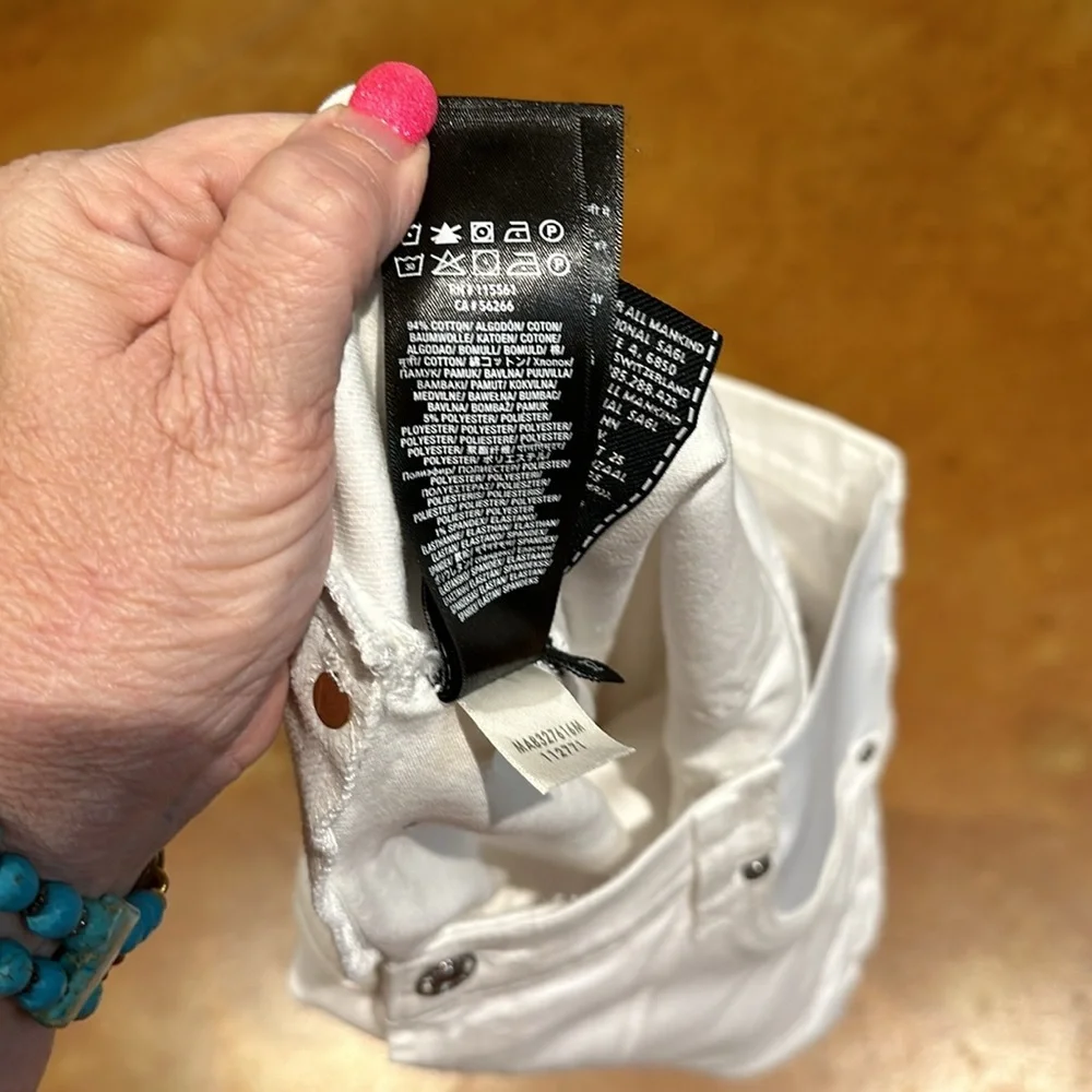 NWT 7 For All Mankind white jean size 32. - Picture 4 of 6